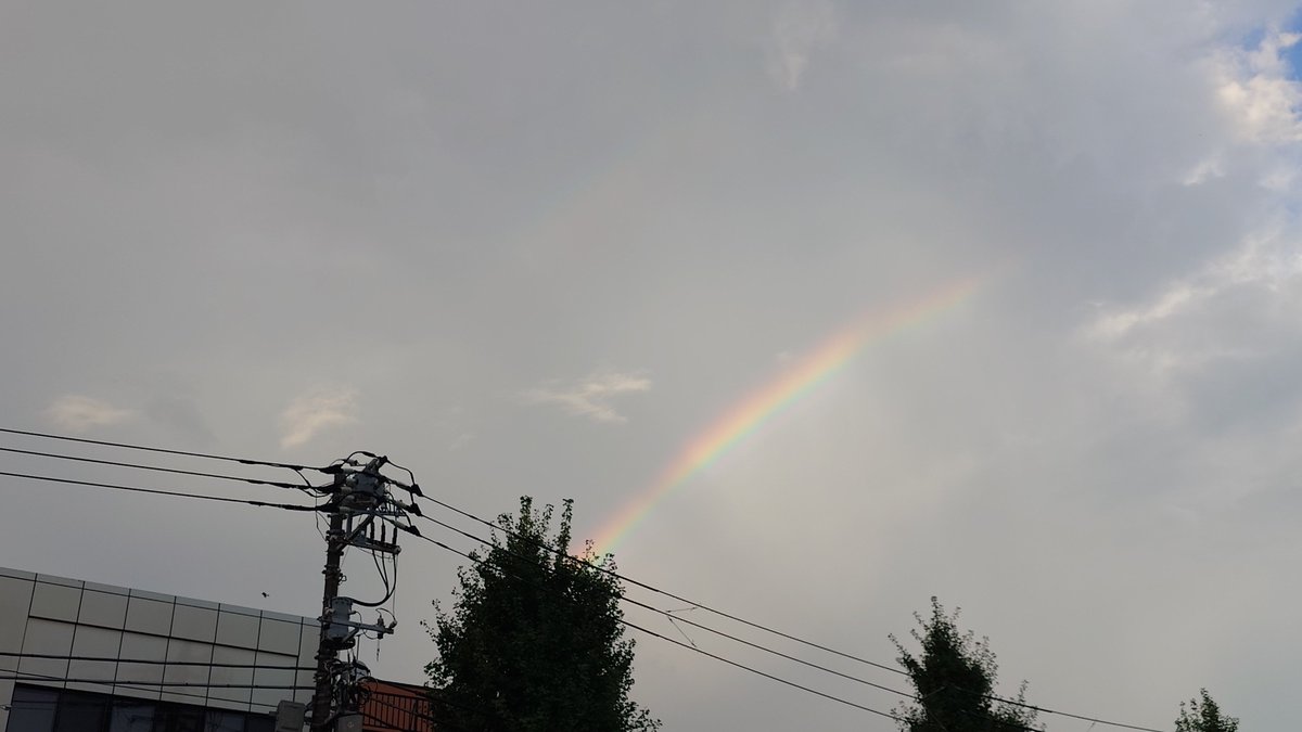 SMZ19650810's tweet photo. 先週に引き続き、虹が拝めました。
今日は虹の方向へは進んで行かなかったので、雨に降られることはありませんでした！ https://t.co/oG9J7U0uzd