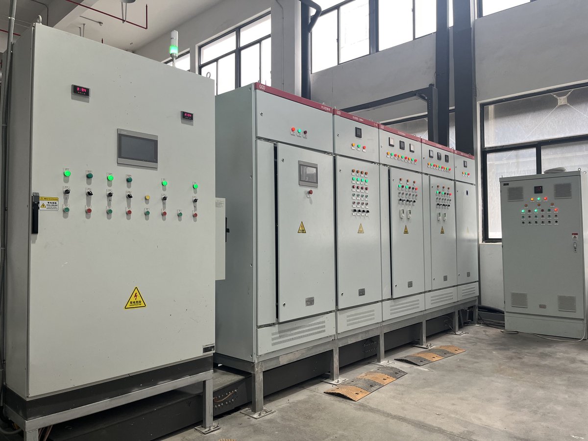 overseas82569's tweet photo. Visiting our partner in Zhejiang - Degson! 🏭
Seeing our #plasticauxiliary equipment running in their injection molding plant.
Stable equipment = More profit for our customers.💰#CaseStudy #PlasticMachinery #Manufacturing #PlasticAuxiliary #Engineering https://t.co/T33orz1bOb