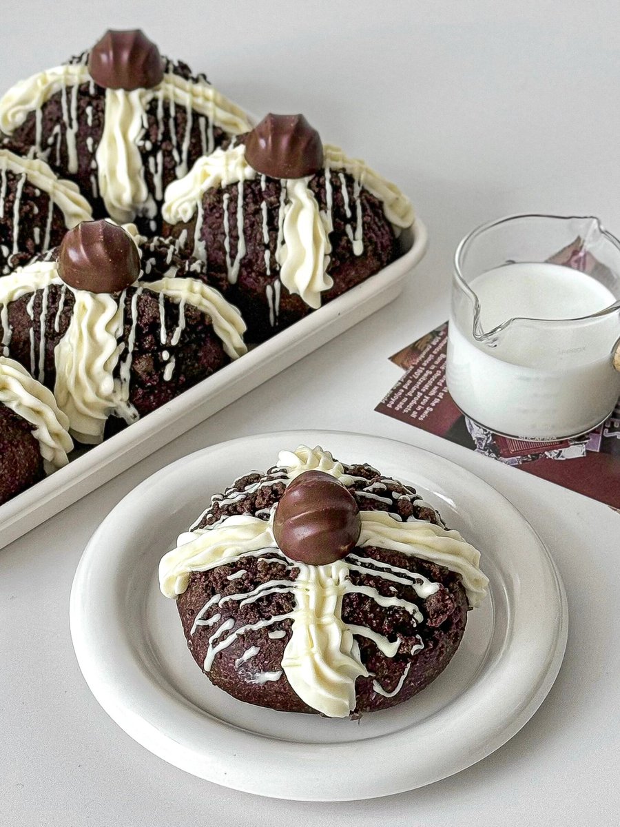 SaraMillargupg's tweet photo. Hoy horneé pan de chocolate con mis amigos! Crujiente por fuera, esponjoso por dentro y lleno de risas . https://t.co/AGnvc2w2DH