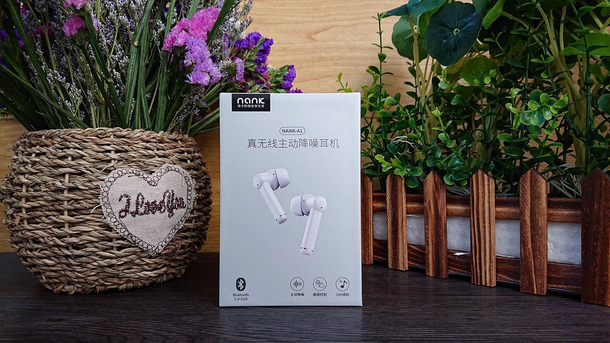 Damosantos95's tweet photo. Just unboxed my new wireless earbuds! Sound quality is chef’s kiss and they fit like a glove—can’t wait to test them on my morning runs ， https://t.co/SEo2OzUvDe