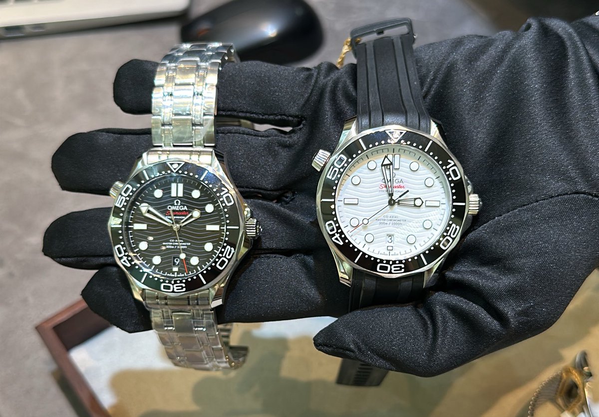 syJackaL's tweet photo. Great white, black dial, special cup edition . They are all fantastic pieces. 🚀🚀🚩🚩🏁 #omega #seamaster #legend #watches https://t.co/hPugLlU1Ia