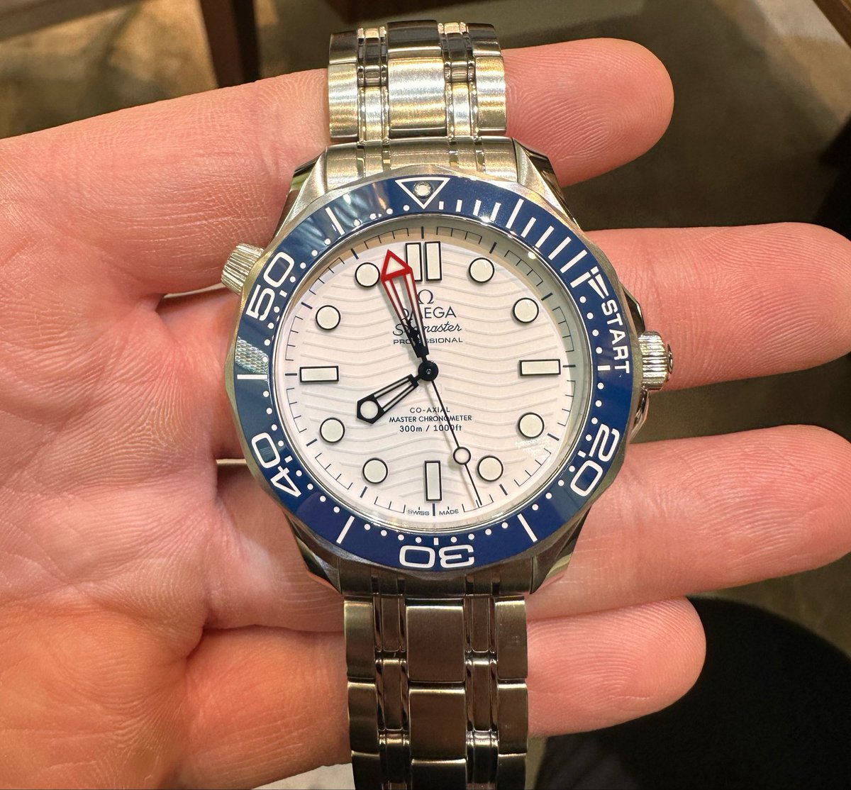 syJackaL's tweet photo. Great white, black dial, special cup edition . They are all fantastic pieces. 🚀🚀🚩🚩🏁 #omega #seamaster #legend #watches https://t.co/hPugLlU1Ia