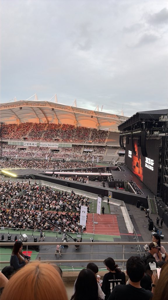 yondragonxx's tweet photo. 입장���료! 생각보다 시야너무좋다ㅠㅜㅜ https://t.co/WhCurp4xGp