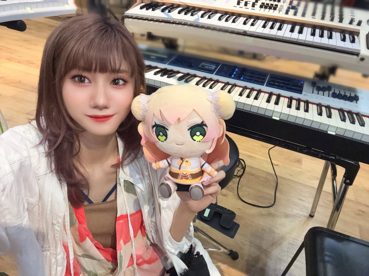 key_shieleeho's tweet photo. キーボード・バンドマスターとして
参加させていただいた
#桃鈴ねね さんのライブの
素敵すぎる記事が公開されております🧡🤤

最高のライブに携わらせて頂き
本当に光栄でございました🧡！

エナジードリンクたっぷり
元気いっぱいのライブ、
2026年8月29日（土）23:59まで
アーカイブ配信がございますので
是非ご覧いただけますと幸いです♡🍑🥟

#ねね超開花
#ホロライブ