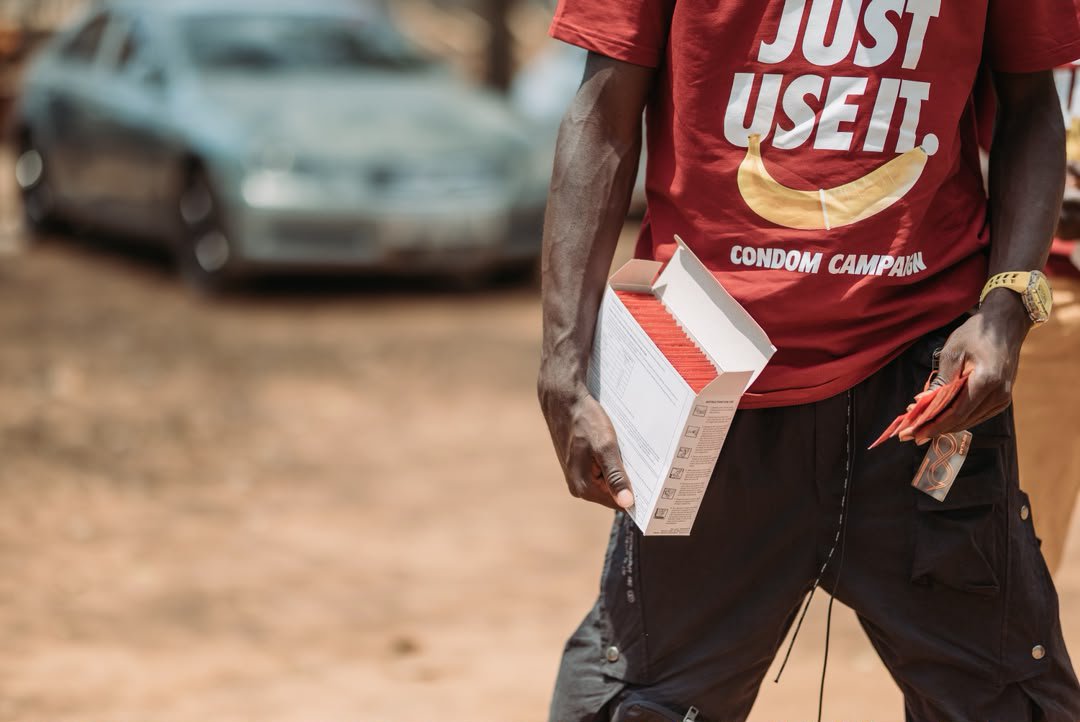 bakerjumba1's tweet photo. Before passion takes over, make protection part of the plan. The best time to think about protection is before sex.
#JustUseIt #CondomCapaign
@ahfugandacares @ahfafrica @aidscommission @minofhealthUG https://t.co/qxG4bFaNCp