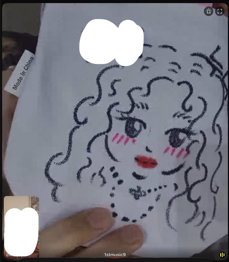 diane4xlov's tweet photo. 20260821_퍼스트뮤직
텀블러백 그려주기 세션
무티가 그려준 나 ㅜㅜㅜ🩷🩷🩷
평생 가보로 삼을테다!! https://t.co/VzO74Hnmqi