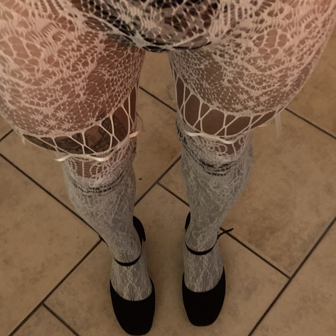 sweetsisliz's tweet photo. Just walking into the kitchen to get your drink you asked for :p 💕 https://t.co/nYgVi3bRK6