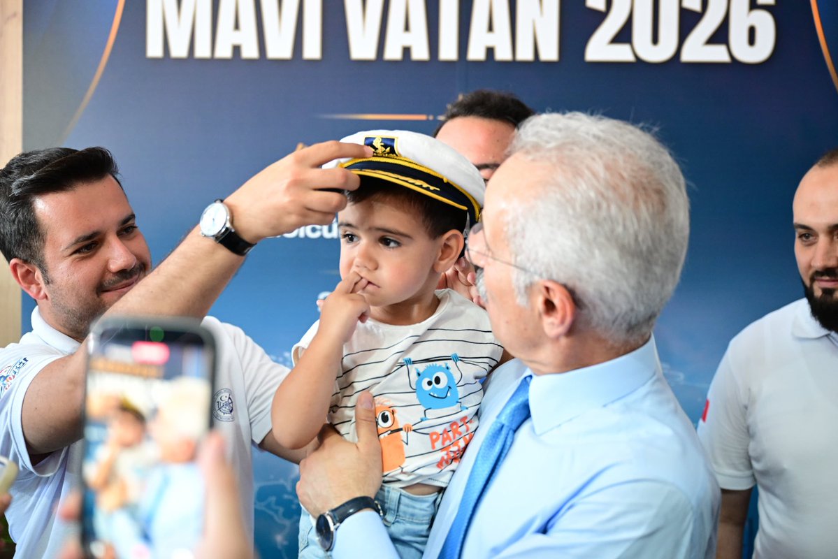 a_uraloglu's tweet photo. Gölcük’te düzenlenen Teknofest Mavi Vatan’da, Türk denizciliğinin ve millî gemi üretimimizin ulaştığı seviyeye bir kez daha gururla şahitlik ettik. ⚓

Bugün kendi gemilerini tasarlayıp üreten ve farklı ülkelerden işbirliği teklifleri alan güçlü bir Türkiye var. 🌊

Gençlerimizin Teknofest’e gösterdiği büyük ilgi, üretim kabiliyetimizin geleceğine dair en güçlü işaretlerden biri. 🚢

Vatan bildiğimiz her yerde kendi teknolojimize ve kendi üretim kabiliyetimize dayanacak, Cumhurbaşkanımız Sayın @RTErdogan liderliğinde Türkiye’nin gücünü daha da ileri taşıyacağız. 💪

📍@teknofest | Gölcük

#TürkiyeHızlanıyor 🇹🇷