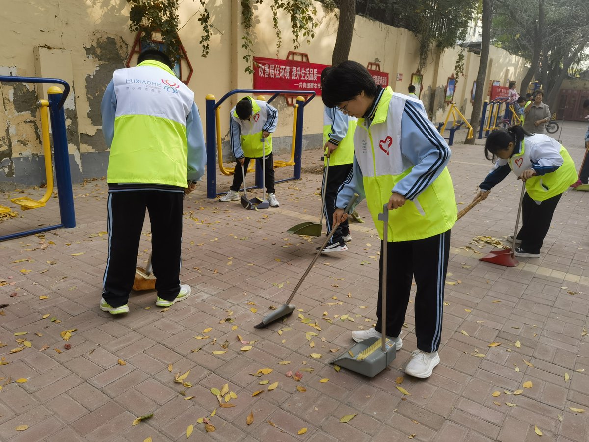 Kem2775's tweet photo. únete a nuestra asociación de voluntariado! Hoy realizamos una actividad de limpieza en el parque central, ayudemos juntos a cuidar el medio ambiente. https://t.co/7IIzHsNNd8