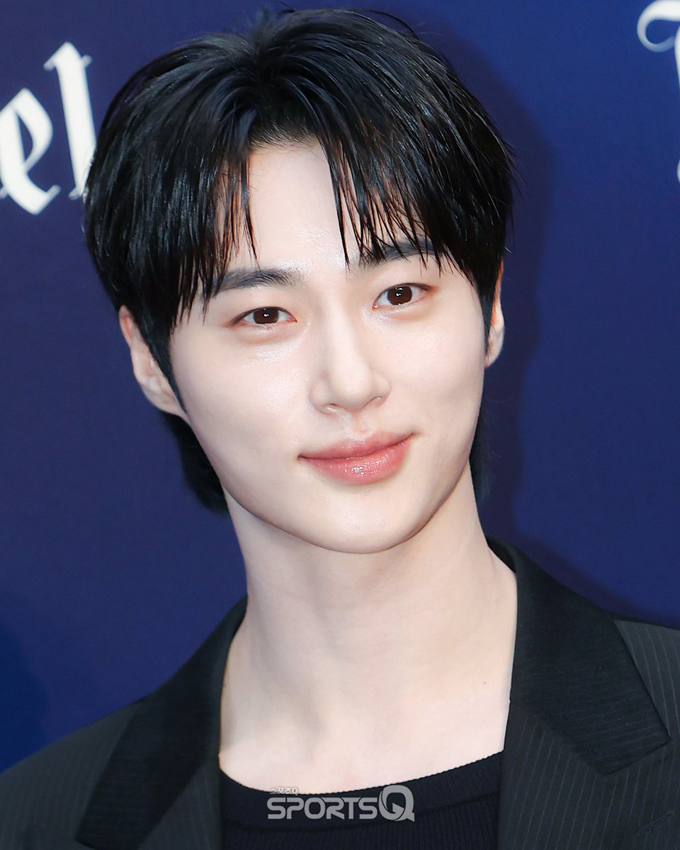 sportsqnews's tweet photo. [#포토Q] 250821 ‘변우석’ 조니워커 블루 포토콜

📌https://t.co/77ltuHgQ8s

#변우석 #ByeonWooseok
#조니워커블루 #johnniewalkerblue https://t.co/dvHgArPHSo