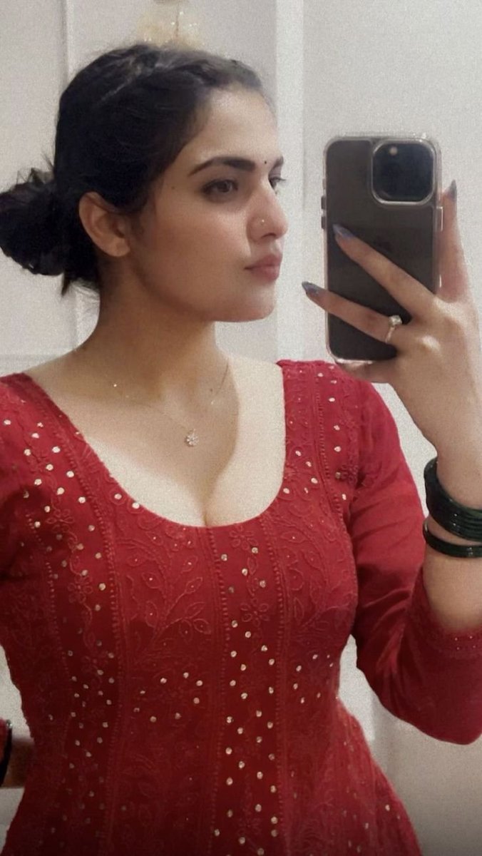 heeyyy45's tweet photo. Beauty kabhi bhi chhote kapdo se nhi hoti ..🌷🕊️ https://t.co/FOlWxtmAko