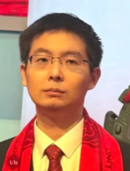 Rumoreconomy's tweet photo. 王兴兴踏上的不归路，钱帮别人赚了，未来债却要他自己背，上市那一刻就意味着他一只脚已经踏进了监牢

最该出国跑路的人，谁有路子帮他跑路？ https://t.co/1ckfAq7MOR