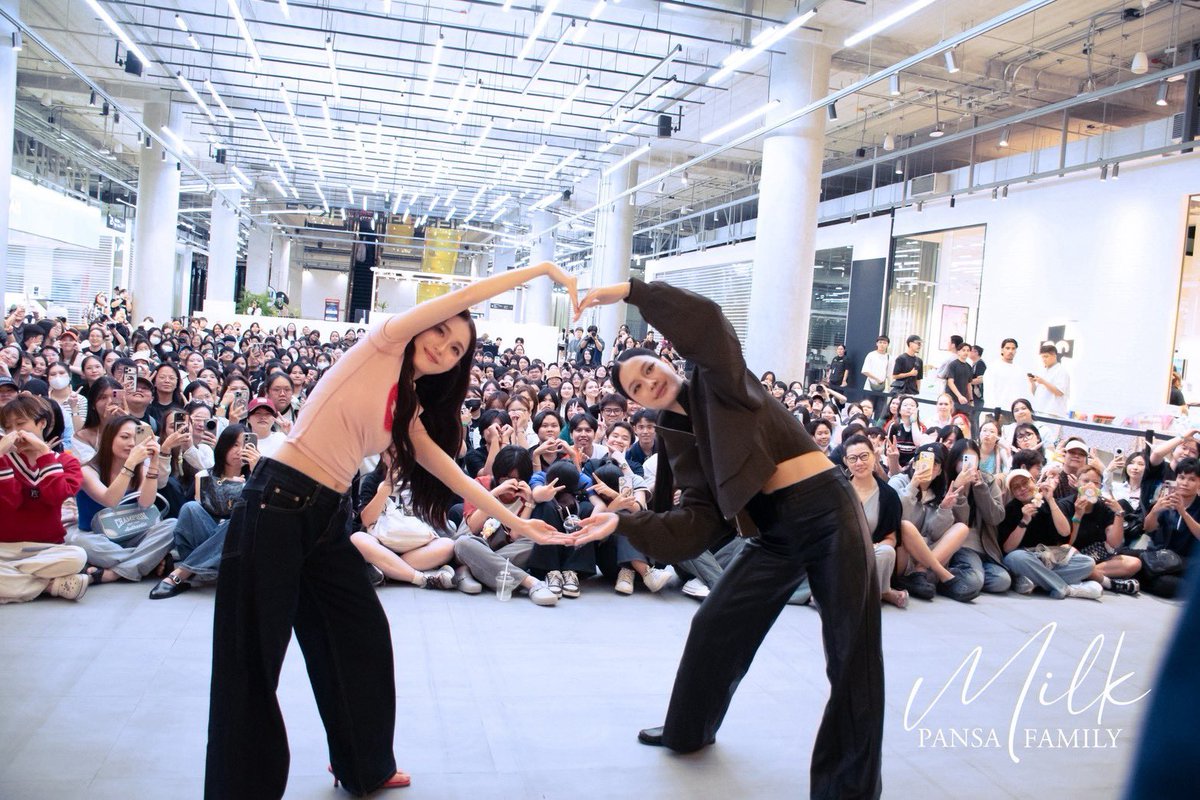 milkfamily__'s tweet photo. MilkLove D waa สวยงามตามท้องเรื่อง 💚💖🧡🥹 thanks for you guys all naka 🙆🏻‍♀️

MILKLOVE AUTHENTICALLY ICONIC
#LSA50ICONS2026
#MilkLove #มิ้ลค์เลิฟ https://t.co/PKT3WKP0dd