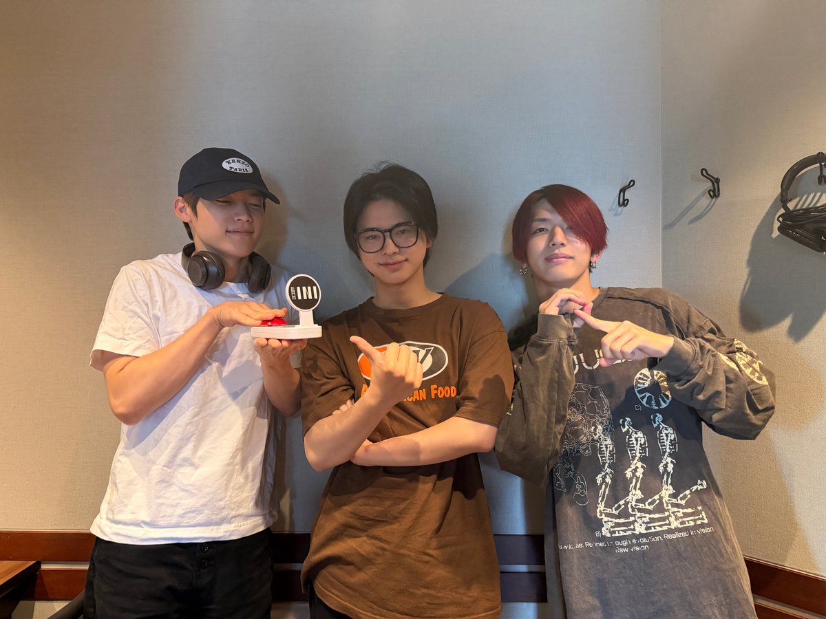 From_INI's tweet photo. ＼今週もありがとうございました／
木村柾哉・髙塚大夢・松田迅

今週もMJQ白熱しました🙌
そしてこっそりメッセージを投稿し続けるMJ💌
皆さんの投稿とガチンコ勝負💥採用目指して頑張って💪

来週はゲストに俳優の青木柚さんをお迎えします！
お楽しみに⚽️

#INI #MINI
https://t.co/3YS7HlFG5K https://t.co/VBAlZpRrXE