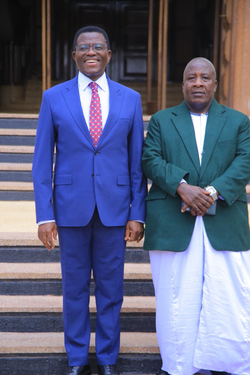 cpmayiga's tweet photo. Leero nkyazizza Muzeeyi Magala Tazzibwawo Balikyewunya okumwebaza olw'okwagala obuwangwa bwe, n'okubumanyisa abalala nga yeyambisa omutimbagano. 

Mu kwolesebwa kwaffe okw'okuzza Buganda ku ntikko, buli muntu alina ettoffaali ly'asobola okuteeka ku lugendo luno, Muzeeyi Magala mulaba emirundi mingi ng'annyonnyola obuwangwa bwaffe n'obukulu bwabwo eri abantu, ayagala nnyo eggwanga lye. 🤝

Abakozesa emitimbagano basaana okubeera abamanyi nga basooka kunonyereza kw'ebyo bye babuulira abantu, beewale okuwemula kubanga kittattana ekitiibwa kyabwe n'emikutu kwe boogerera.

Muzeeyi Magala n'abalala abamufaanana abenyumiriza mu buwangwa bwaffe ate ne babusomesa n'abalala bagattako nnyo ku kaweefube w'okuzza #BugandaKuNtikko. "Akola obulungi........"
