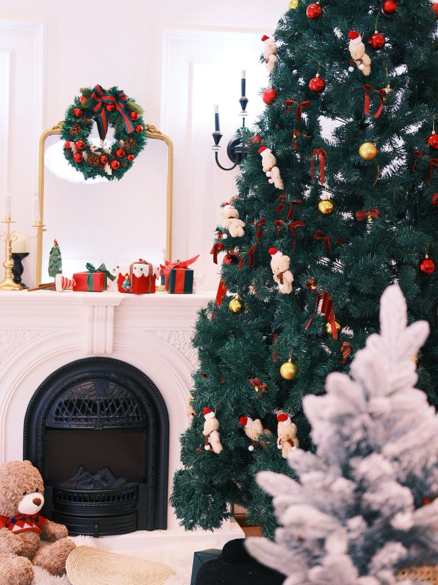 itsalfinn0411's tweet photo. Twinkling lights, warm cocoa, and Christmas vibes! This festive season is all about slowing down, loving hard, and making tiny sweet memories. https://t.co/CW13O9Yknl
