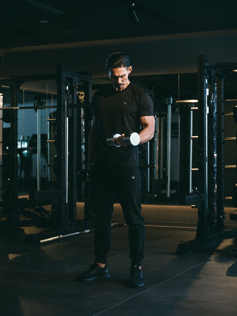 physique_frame's tweet photo. 【NEW】パフォーマンス ラグランT  

https://t.co/O9LfJUH08j 

吸水性と速乾性に優れた生地を使用したスポーティなラグランTシャツは、街でもジムでも、快適に着用いただけます。

着用サイズ： L
身長：185cm
体重：84kg
胸囲：110cm
ウエスト：84cm　

 #フィジークフレーム https://t.co/wW208AXoGd
