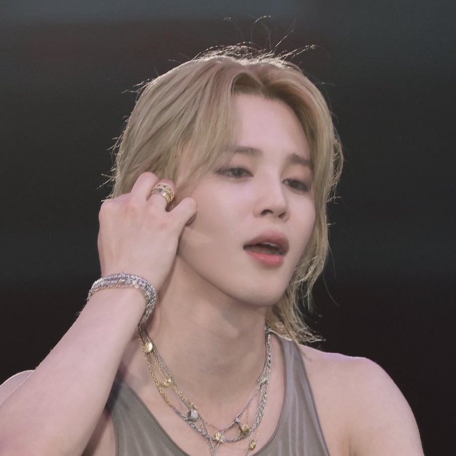 soupjimin's tweet photo. he has the face of a spoiled uke from a rich family https://t.co/gFX3kj2OJY