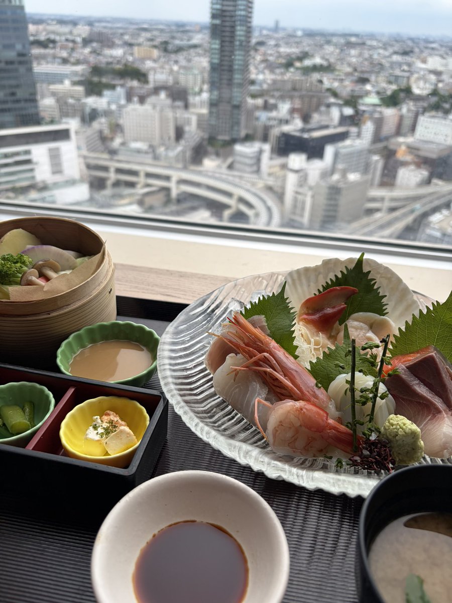 poteko0625's tweet photo. 7616 コロワイド 株価2050.5

北海道でランチ。

ある日突然父親に証券会社に連れて行かれて、口座開設してこの株買って放置プレーw
その当時567円でした。
思い出深くてこの株売れないんだよね💦

#株主優�� https://t.co/uVujXfKPkb