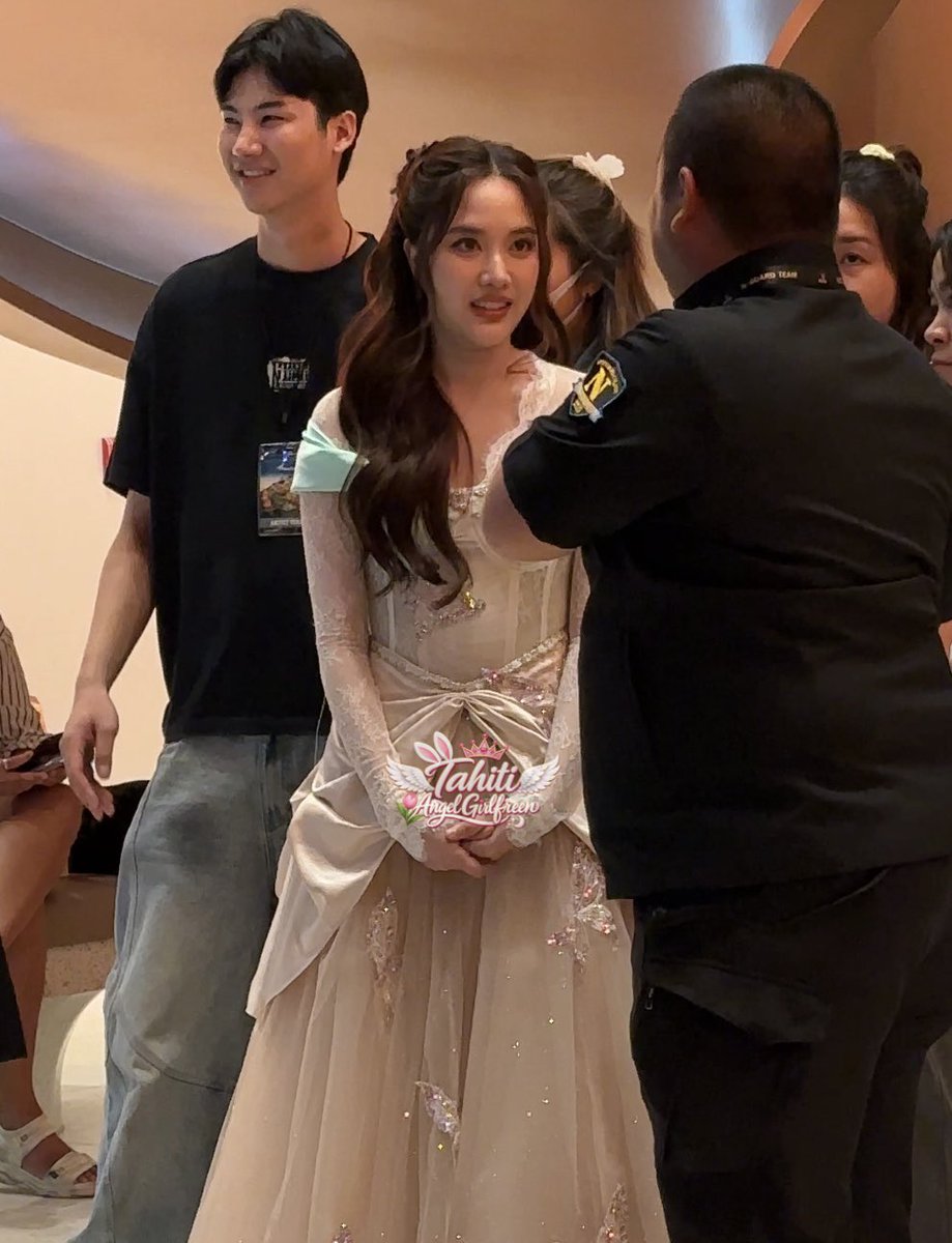 yoongsar's tweet photo. Freen visual is so mesmerizing 💖

FREEN AT THE HAPPITAT OPENING
#แฮปปี้แทท #Happitat #TheMagicalDestinationOfHappiness #TheGrandCelebrationOfHappitat 
#srchafreen #CPAXTRA https://t.co/oBG7Z0gruS