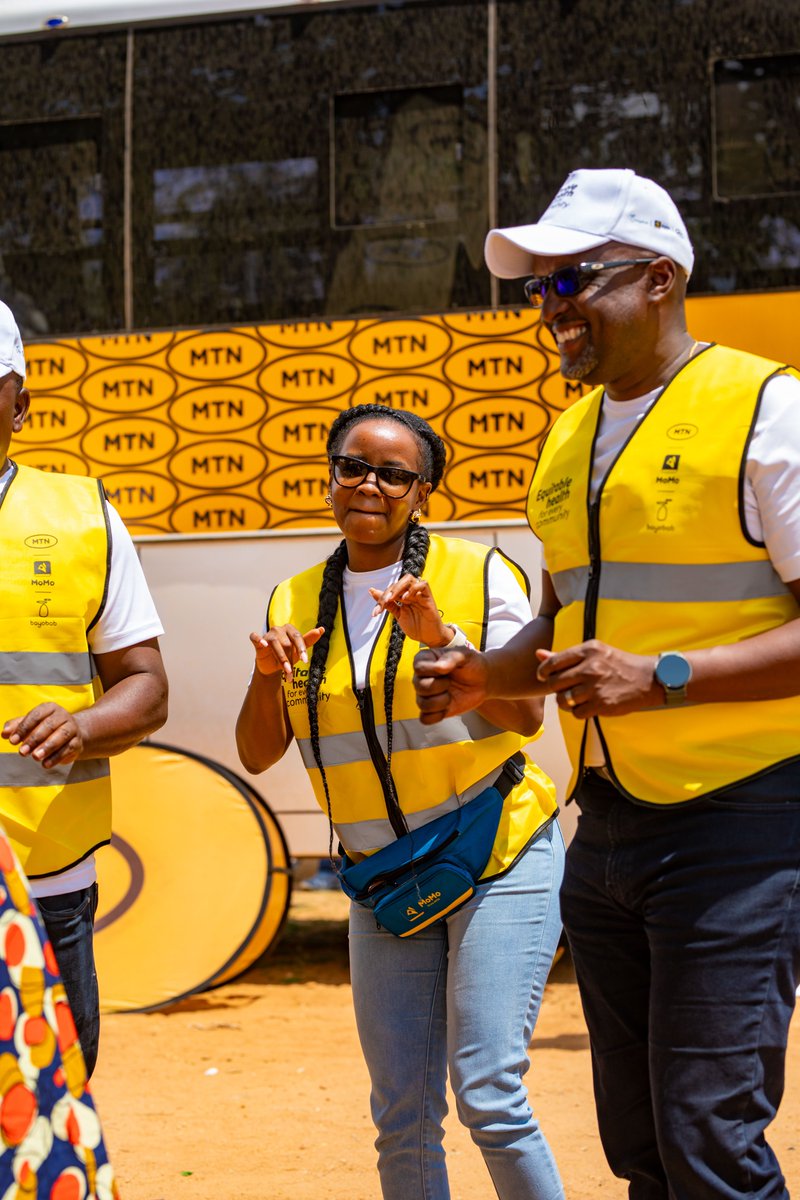 mtnug's tweet photo. The excitement is unmistakable
Big smiles. Big impact. 💛
Anna Namiti, LC1 Vice Chairperson welcomed the support coming to Karita and the difference it will make for families across the community.
#21DaysOfYelloCare #DoingForTomorrowToday
@mtnmomoug @mtnfoundationug @MTNGroup