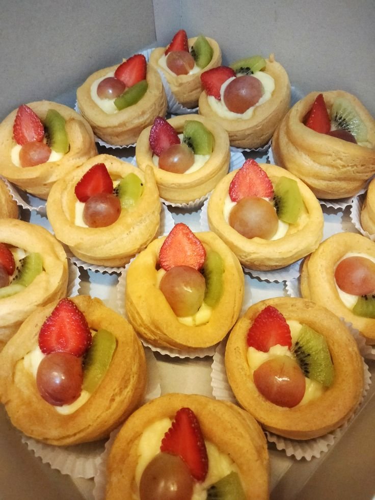 urflowerz's tweet photo. Lebih suka kue soes biasa atau kue soes buah? https://t.co/CYVVEYlIrQ