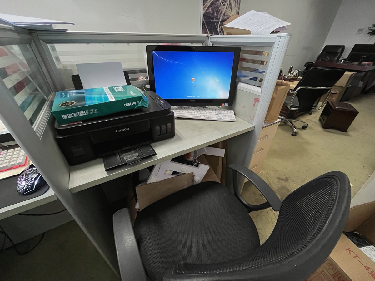 Marina35Gomez's tweet photo. My office chair just rolled into the printer and spit out a 10-page grocery list I’d typed last week when I was half-asleep. Turned my "urgent report" folder into a chaotic meal planner. Who knew productivity hacks came with side dishes， https://t.co/FQR3Yo7quc