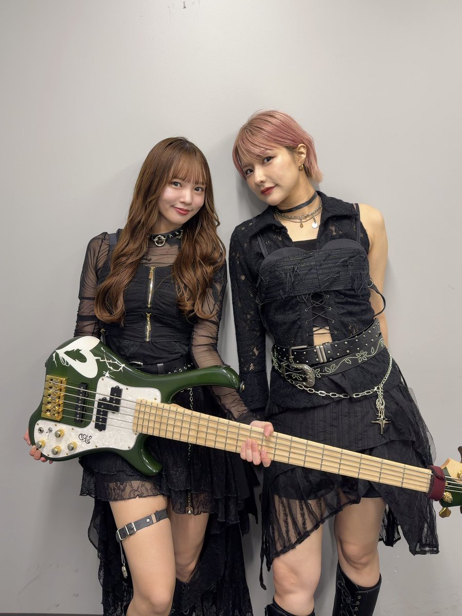 E_O_E_official's tweet photo. ＼ ありがとうございました🎶 ／

「#EastOfEden フリーイベント ミニライブ」
お越しいただいたみなさん、ありがとうございました！！

今日だけの特別なライブ・・🌟
とっても楽しかったです❤️‍🔥❤️‍🔥
またやりたいなあ🤭

初めて我らを知ってくださった方！
たくさんライブやるのでぜひ！遊びに来てくださいね🤟🏻

#EOE

🍎