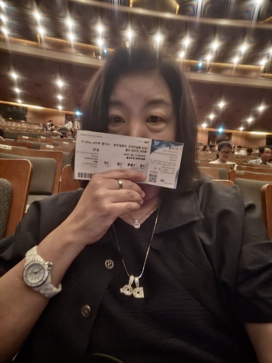 Kathy250318's tweet photo. 이건 학습차원예요
동규님  언제 오세요??  아~~놔~~
DQ  목에 걸고 왔어요 
푸하하하핫  민망쓰♡ https://t.co/YWZ8r2XyqB