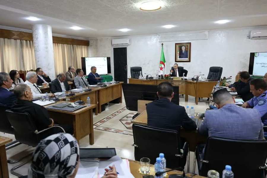 AlhdthAljz_'s tweet photo. تمثل الاستراتيجية الوطنية الجديدة لمكافحة عصابات الأحياء خطوة لتعزيز الأمن والحد من الجريمة، من خلال الجمع بين المقاربة الأمنية والإجراءات الوقائية والتنسيق بين مختلف المؤسسات. ويظل نجاحها مرتبطاً بالتنفيذ الفعّال ومعالجة العوامل الاجتماعية التي تسهم في انتشار هذه الظاهرة. https://t.co/SFd5UbStvP