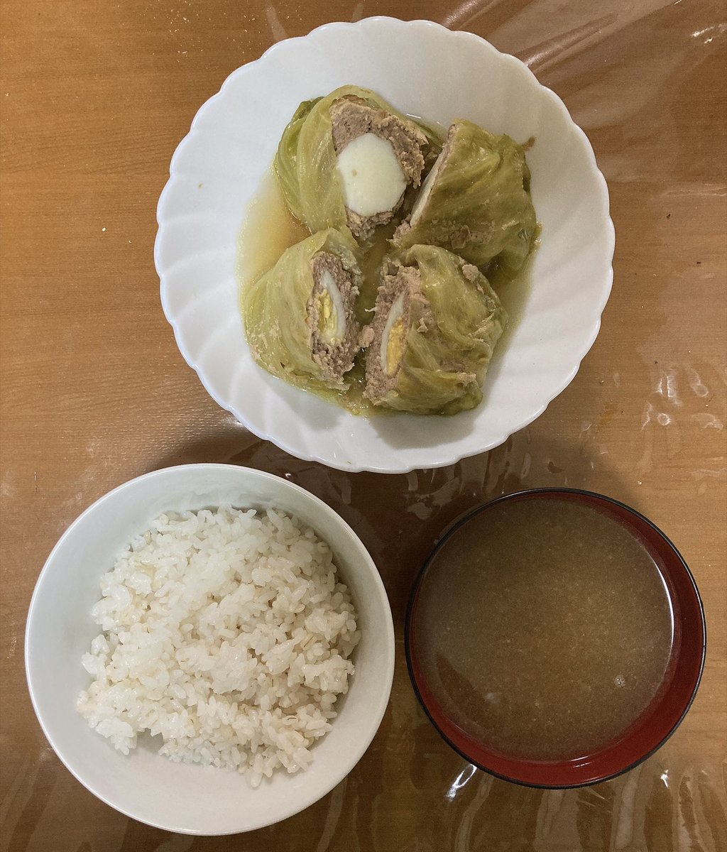 TH19841205's tweet photo. スコッチエッグを作ってキャベツがあったので巻いてロールキャベツにしました。
#晩ごはん https://t.co/SFchVyIZ3c