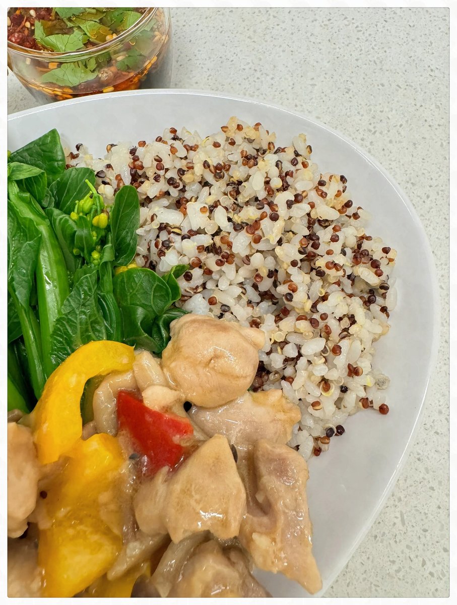 saajin_jr's tweet photo. Efficient fat-loss meal idea: grilled chicken breast + quinoa + mixed greens. Light, high-protein, and perfect for staying on track with your goals!， https://t.co/zrnDt8XTCS