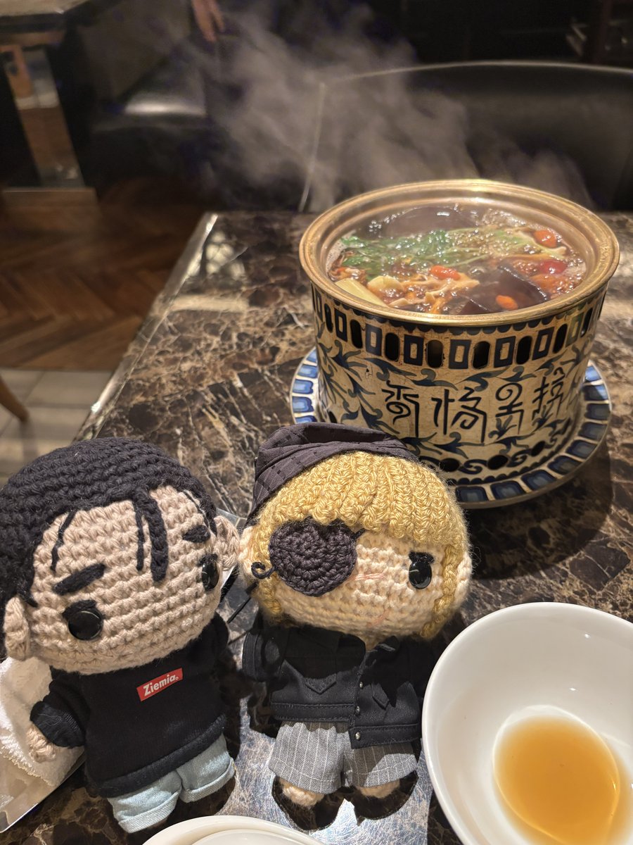 ski_smm's tweet photo. 今日行ったキノコ鍋のお店、スープが出汁出まくっててはちゃめちゃに美味しかった…。美容にも健康にも良さそう…。衣笠茸はサクサクとした不思議な食感で好きだったなー。また機会があれば食べたい💕
その後のマリーアントワネット推しのカフェは普通にオシャレで、混んでたけど美味しかった☕️ https://t.co/hPkKFzhznn
