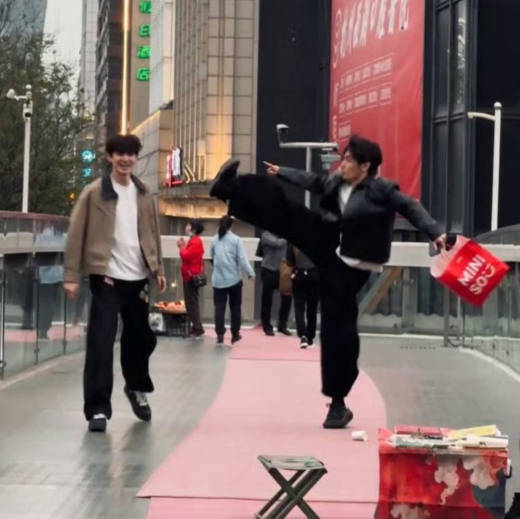 suunshines's tweet photo. they share the same braincells https://t.co/QE48az9JDR