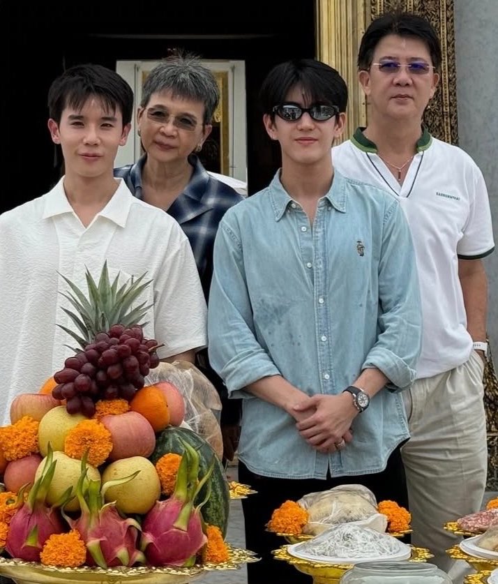 croscrapbook's tweet photo. when you are married to your bro https://t.co/gddhu9jvBQ