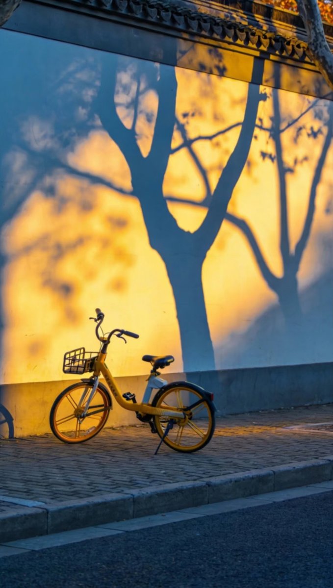 VarunagarwalC's tweet photo. Sunset glow painting the alley walls, a random bike parked along the concrete—small city magic right here. https://t.co/6Jk8tHU4Zy