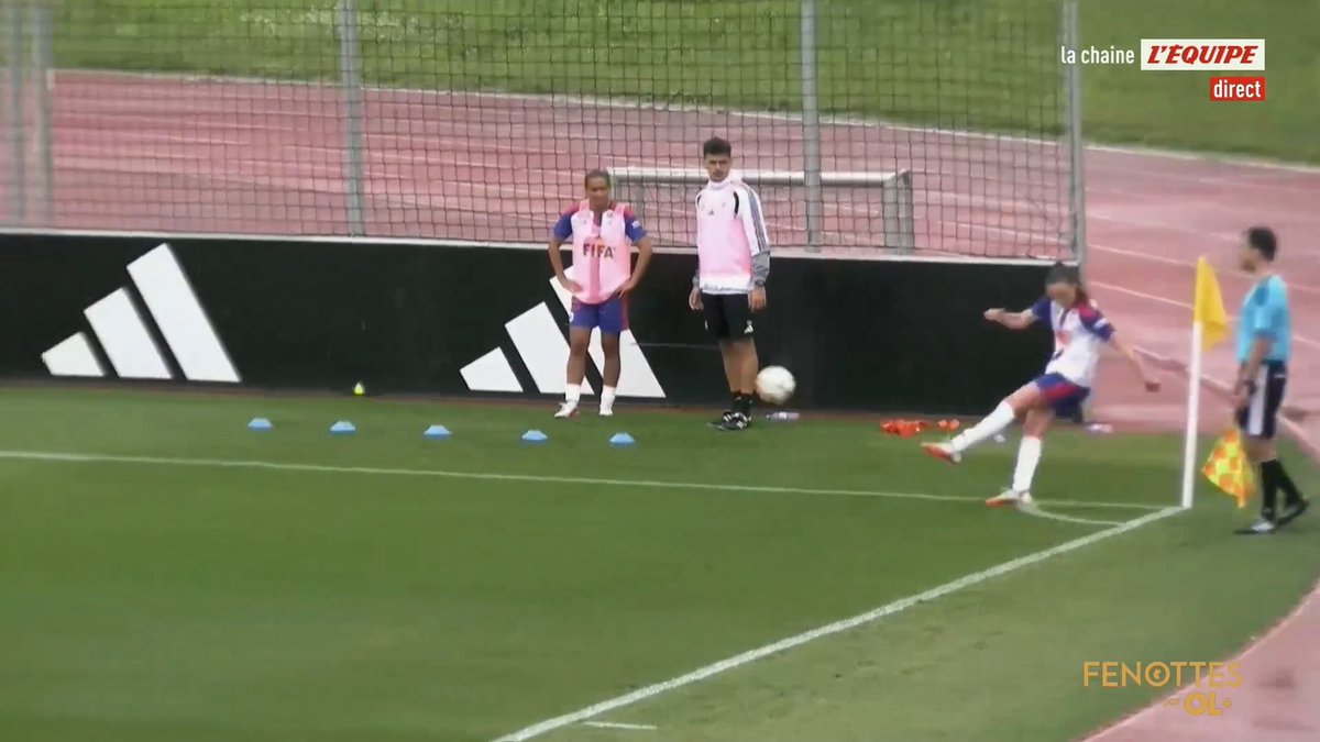 fenottes's tweet photo. AVFC 1-2 OLL
Corner de Weir pour la tête de Katoto
(76ᵉ mn)
#AVFCOLL https://t.co/GTkrVDKdMe