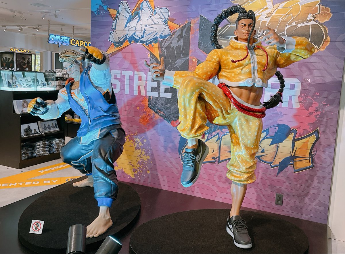 satoujinro's tweet photo. みなとみらいにCAPCOMコーナーあった！！ https://t.co/lES6cTuYg7