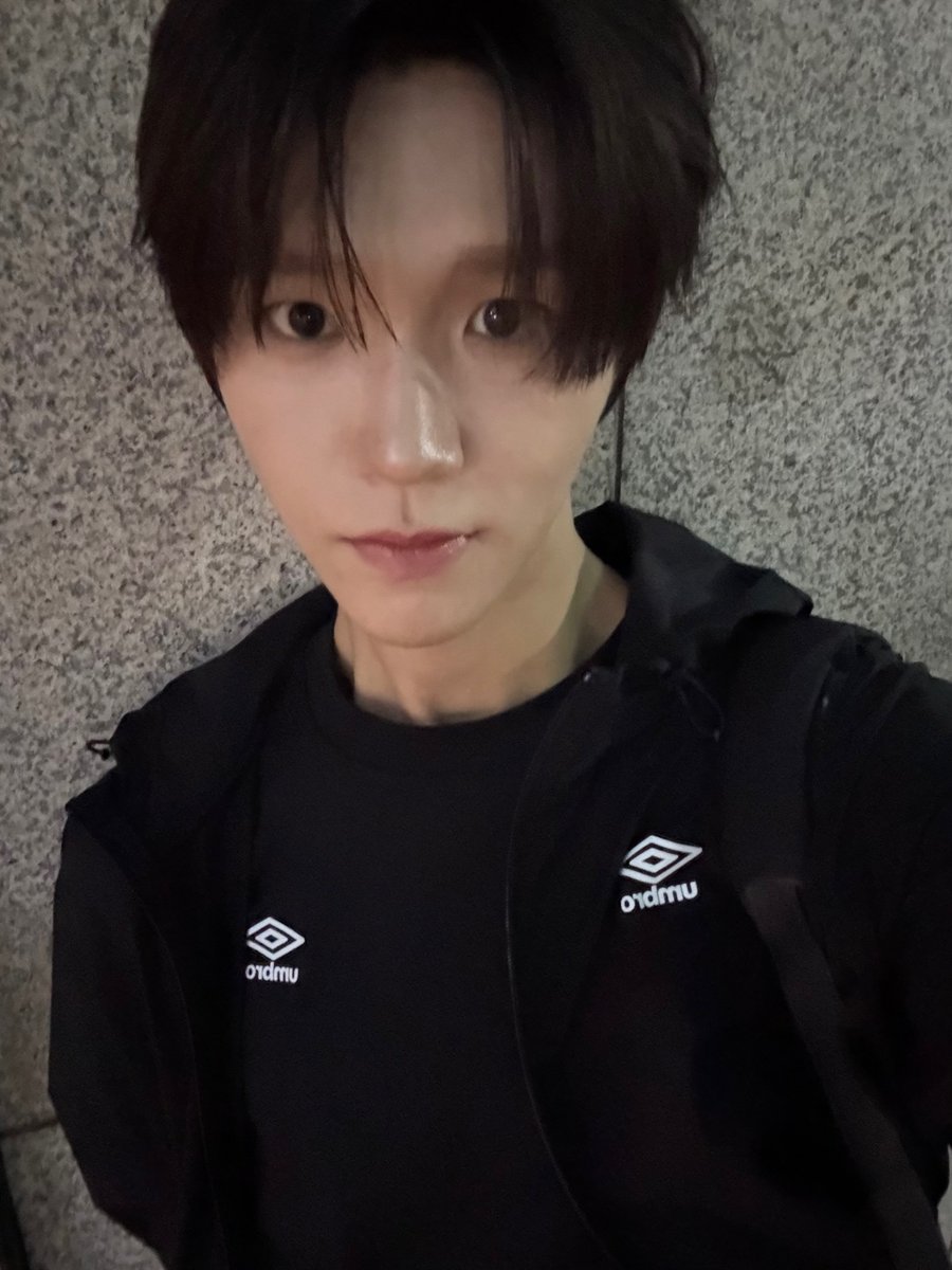 wichumedia's tweet photo. [260821] 🌳📸 19:38 KST https://t.co/ntghodxBv4