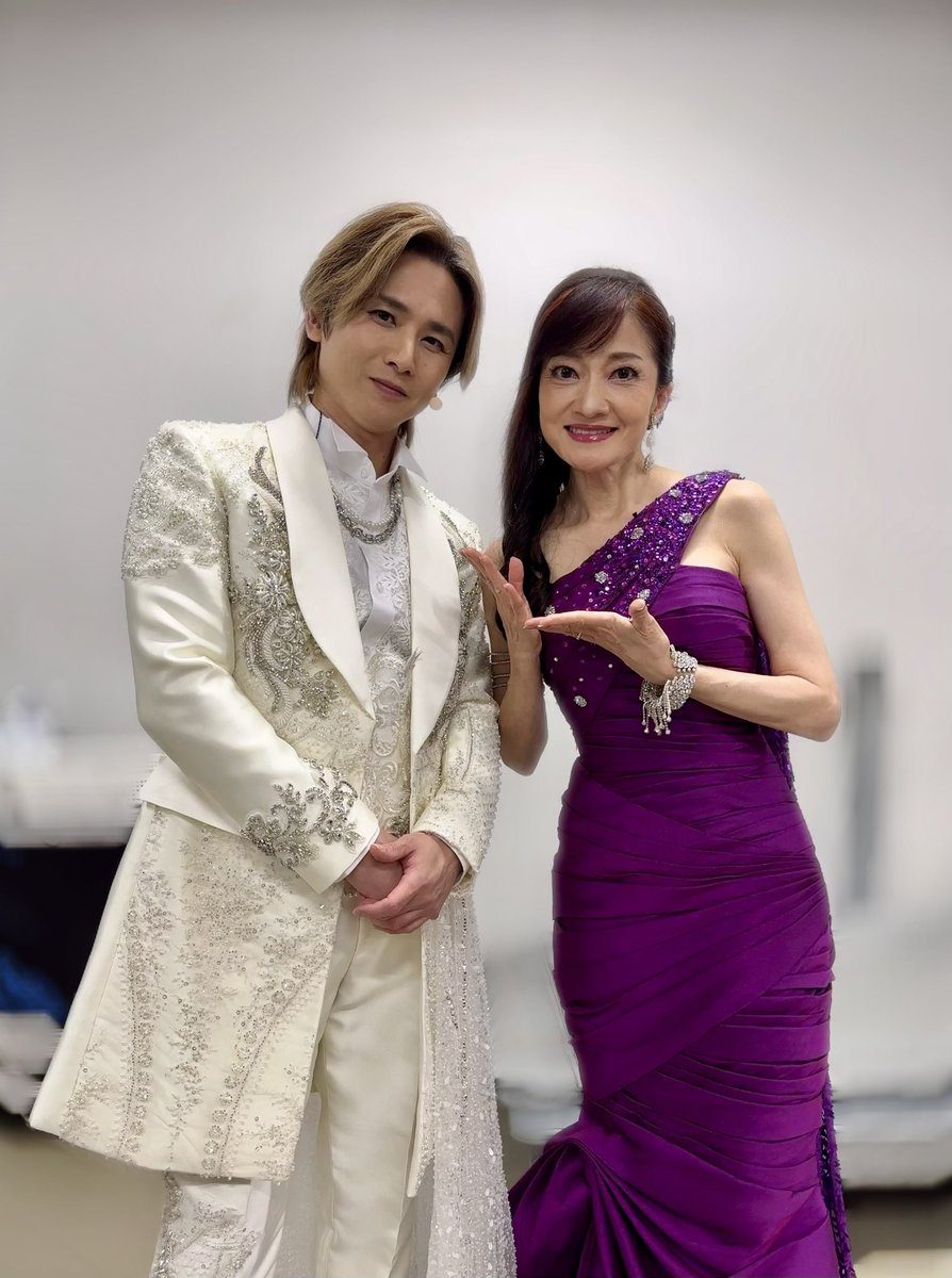 Shimada_Kaho's tweet photo. 『#NewHistoryComingARENALIVE』札幌公演❗️

人生初のアリーナステージ✨
人生初のランウェイ✨
人生初のトロッコ✨
何もかもが感動でした❗️

そして❗️
光一さんと「恵みの雨」✨
幸せでただただ胸が一杯でした❗️😭✨

女性4人での「EX-Wives』✨
もう最高に楽しかったです❗️😉✨

そしてそして❗️
ゲストのKIINAさんの流石としか言いようのないパフォーマンス✨
見惚れるばかりでした❗️🤩✨

お越し下さった皆様❗️
お世話になった皆様❗️
本当にありがとうございました‼️

#帝コン ツアーも折り返し。
次は神戸に伺います❗️😊