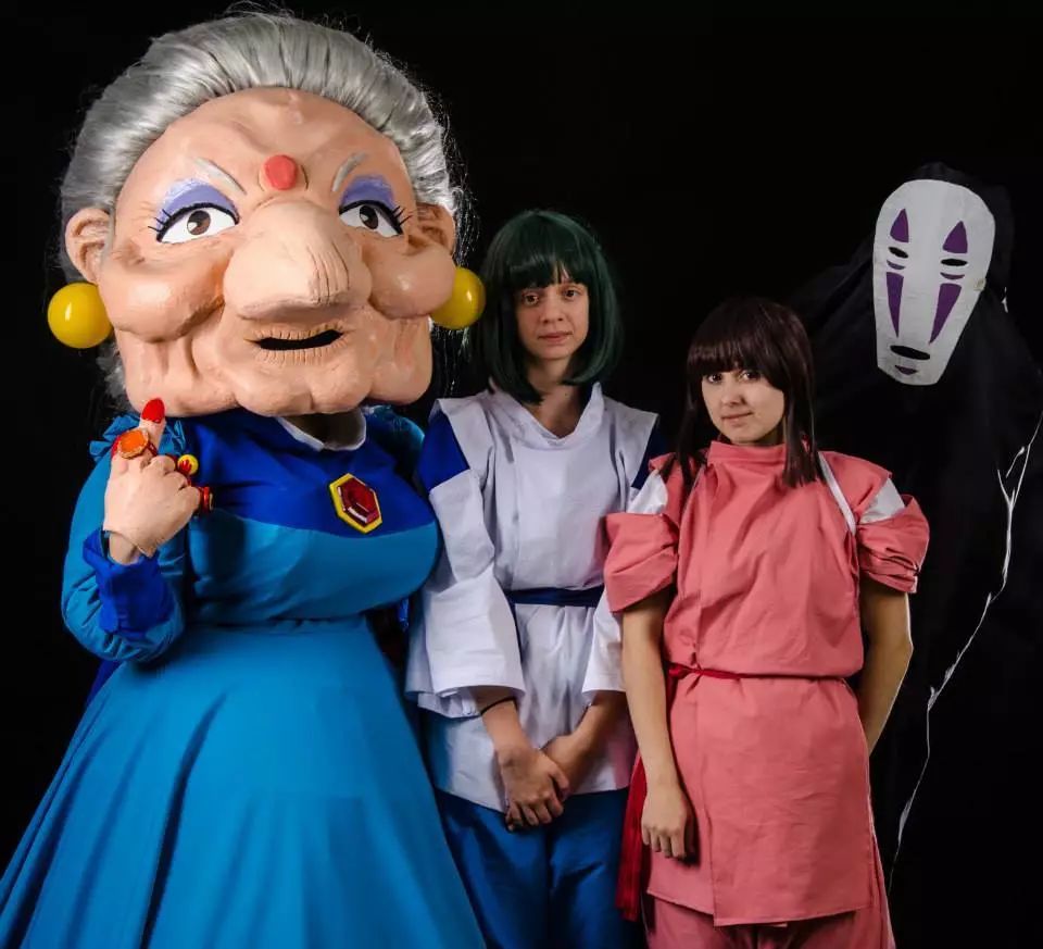 Manjuna20496658's tweet photo. Just crossed the con venue threshold and my cosplay-loving heart is soaring! Spotted a stunning Studio Ghibli cosplay and already grabbed my first limited-edition merch haul  Anime fans, this is my happy place!， https://t.co/q1Lh4Iz5WL