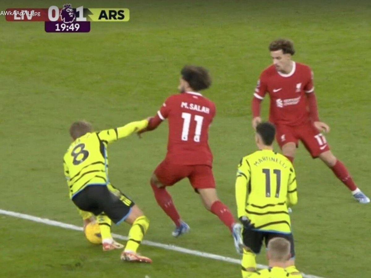 andrew_atzo14's tweet photo. People underappreciate Klopp &amp; overlook the fine details; that was the 23/24 league table by the end of April. By that time, Liverpool had already played Arsenal and didn't get a penalty on Odegaard but rather an apology from PGMOL, as well as Diaz's goal versus Spurs. https://t.co/Sfb3nnRBRM
