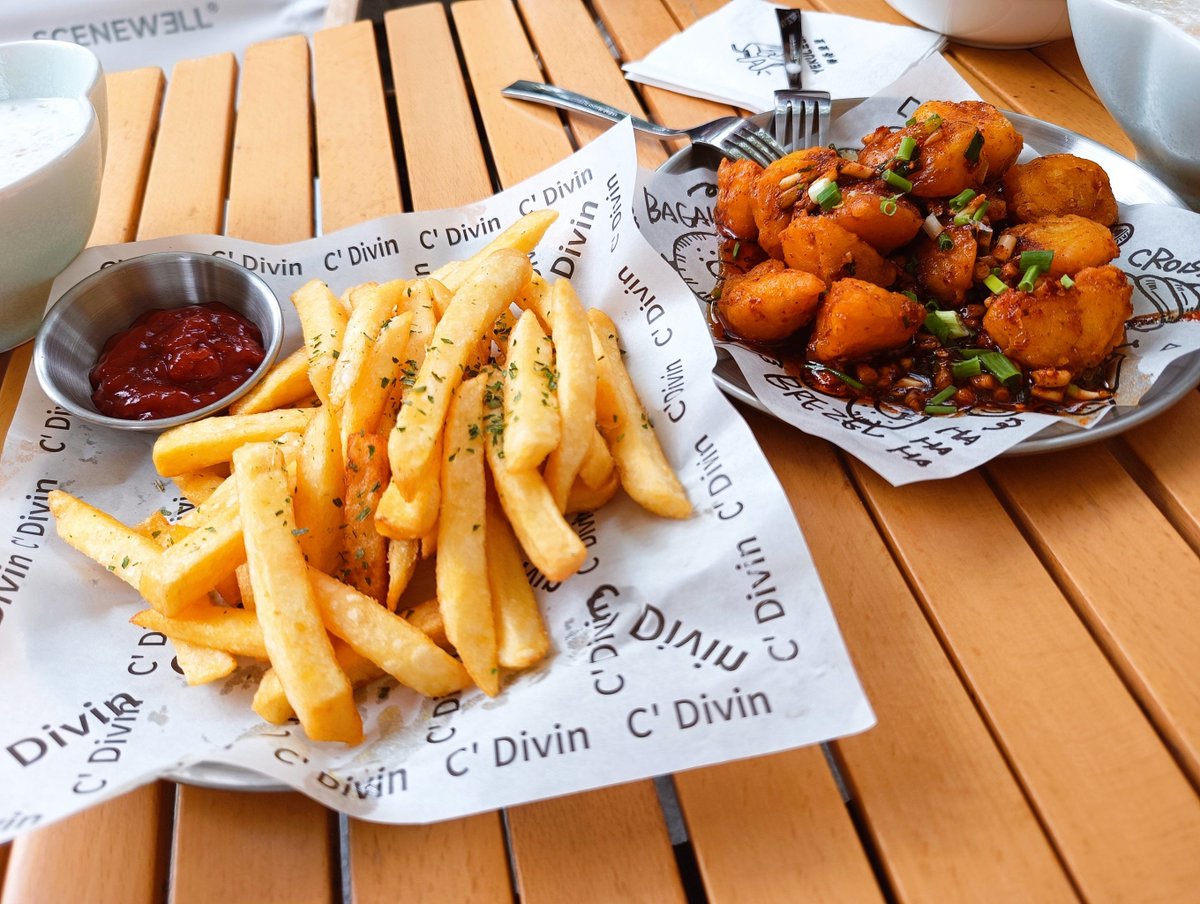 gururaj81230724's tweet photo. Nothing beats the joy of sharing crispy potato chips with friends!  Who’s grabbing a bag with me tonight https://t.co/CvrmRCrmvw