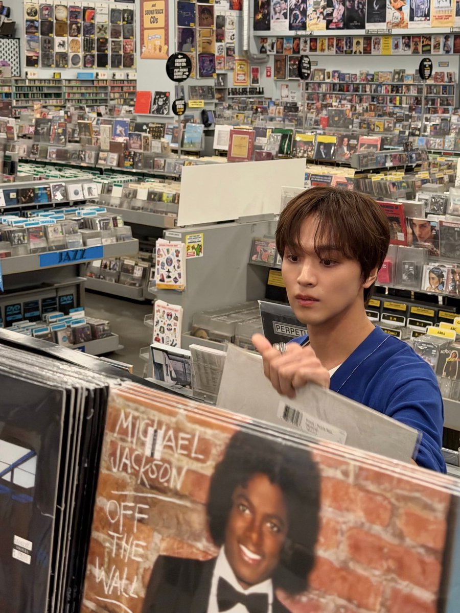 Yunojaee's tweet photo. #jaehyuck na nagkakilala sa vinyl store https://t.co/pxYndzet51
