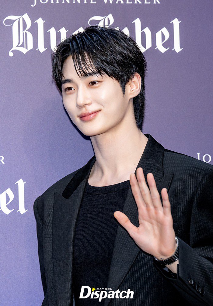 woohyepics_'s tweet photo. 260821 #ByeonWooseok at the Johnnie Walker Blue Label “THE BLUE ROAD: ROUTE TO SUCCESS” Pop-Up 💙 (2) https://t.co/htyjZtJJaU