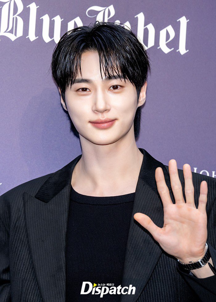 woohyepics_'s tweet photo. 260821 #ByeonWooseok at the Johnnie Walker Blue Label “THE BLUE ROAD: ROUTE TO SUCCESS” Pop-Up 💙 (2) https://t.co/htyjZtJJaU