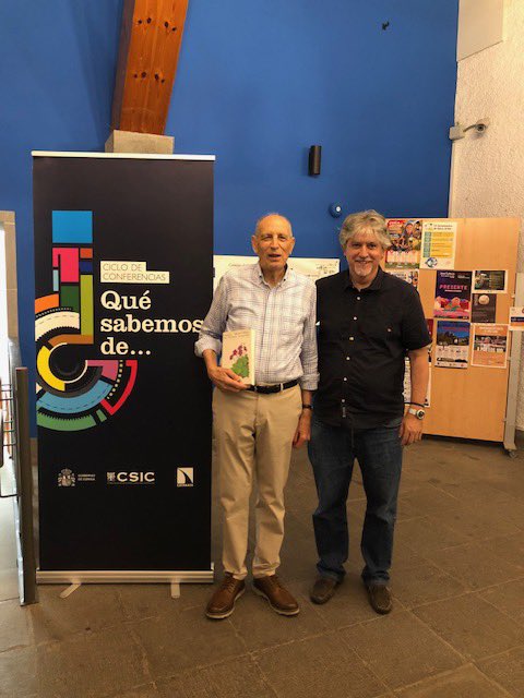 AragonCSIC's tweet photo. 🌲La última parada del ciclo estival #QuéSabemosDe llenó ayer el Salón de Ciento del Ayuntamiento de Jaca 

👨‍🔬El prof. de investigación @IPE_CSIC y #Alumni Luis Villar Pérez terminó el ciclo divulgando sobre la imagen de las plantas en nuestra cultura popula https://t.co/QWnLMxbh5w