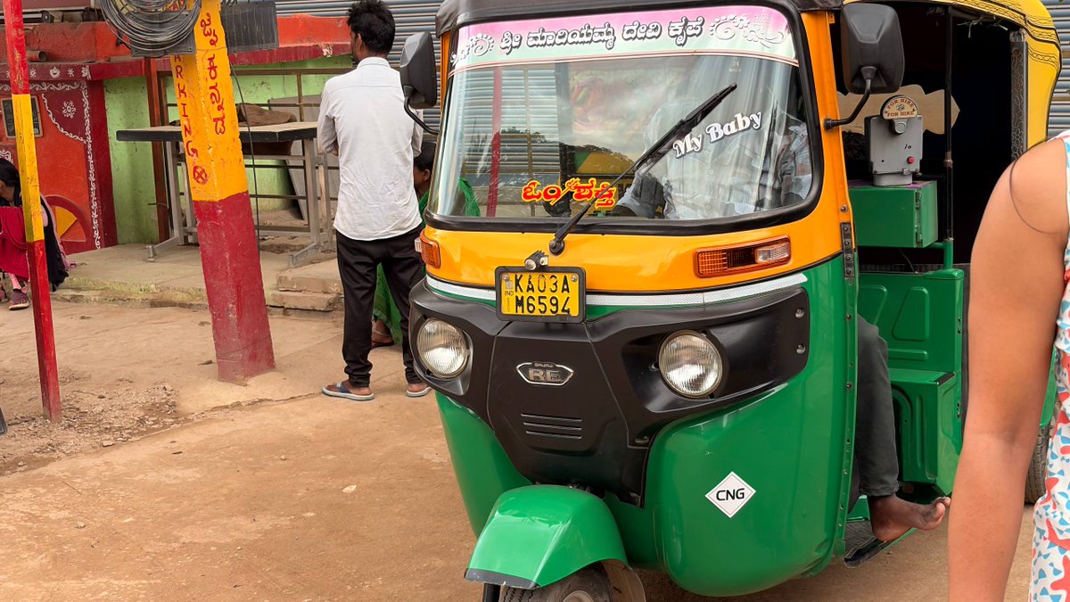 harshityadav95's tweet photo. @BlrCityPolice @blrcitytraffic  parked 10 ft after this auto stand when it was all empty one of auto guy protested that you cannot park near this auto stand within 30 seconds got in car parked 200 m away and later to see car vandlised by  KA03AM6594 https://t.co/jz8EH8idyG