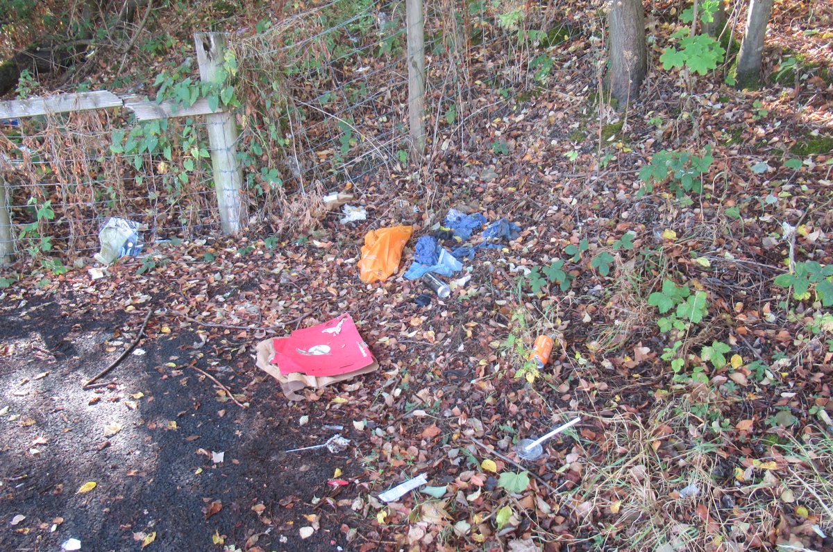 stillfoxy's tweet photo. @KeepBritainTidy @EdinburghPicker @LitterReporting
@LondonFM1 @eportsocial @mrpimlico
#EllesmerePort #McLitter   
Another 3 tubs of #litter Lower Mersey Street. Dock Street and the car park of @NWMuseum  and another grot  spot cleared https://t.co/pXfERnkeS7