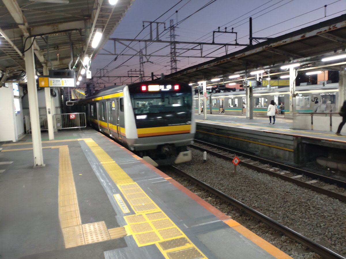 Hikari640's tweet photo. JR東日本｜南武線（E233系8000番台）

南武線は川崎（神奈川県）～立川（東京都）を結ぶ路線です
途中、横須賀線・湘南新宿ラインや東急東横線・目黒線と接続する武蔵小杉（神奈川県）や、小田急との乗換駅である登戸（神奈川県）等、都心へ向かう路線と乗換ができる駅を経由しています https://t.co/N99TMp0918